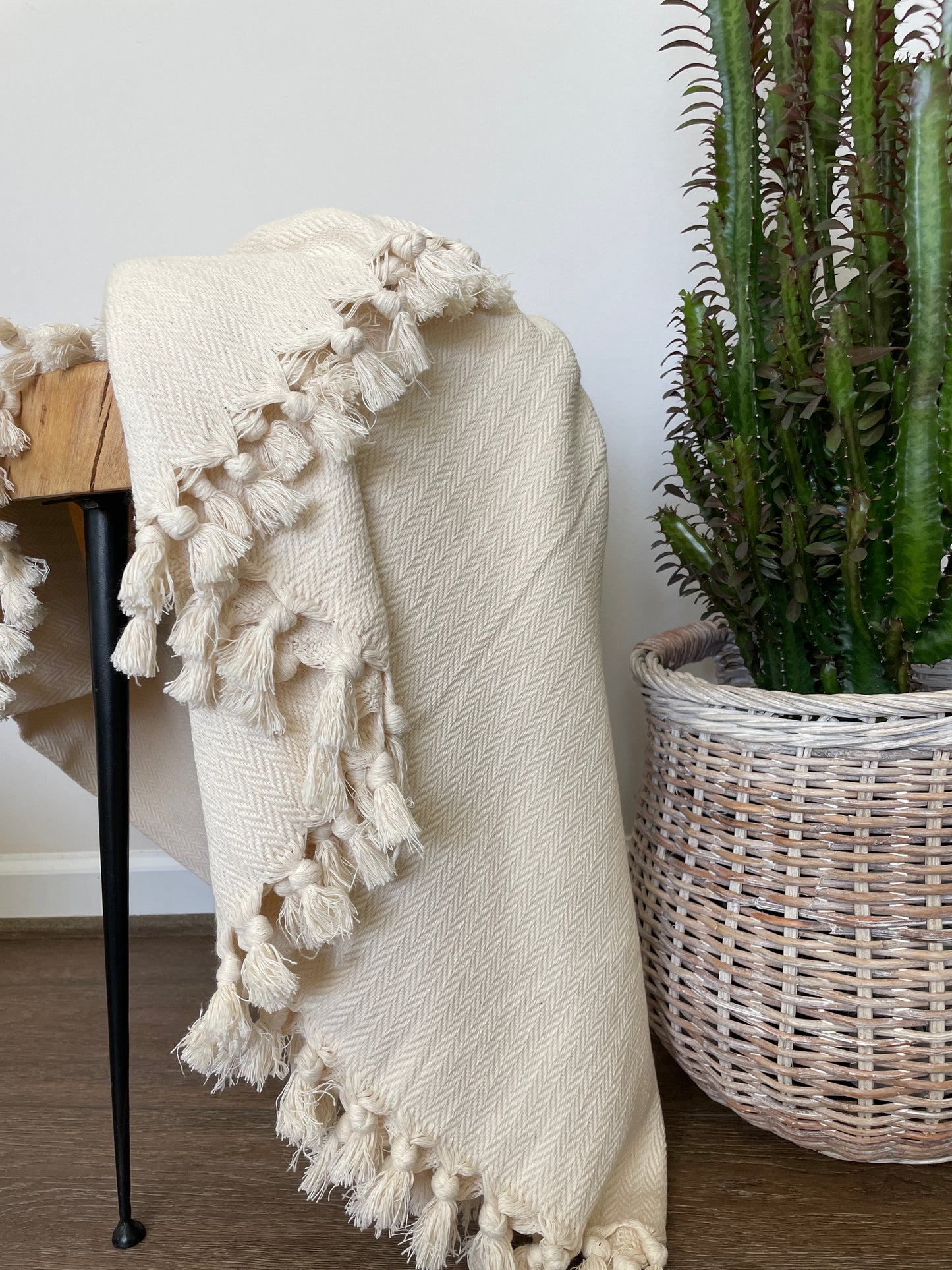 Cozy, Soft,Unbleached, Undyed 100% Cotton Throw Blanket with 4 side Tassesls